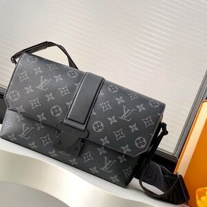 Louis Vuitton Men's Black Monogram Bag